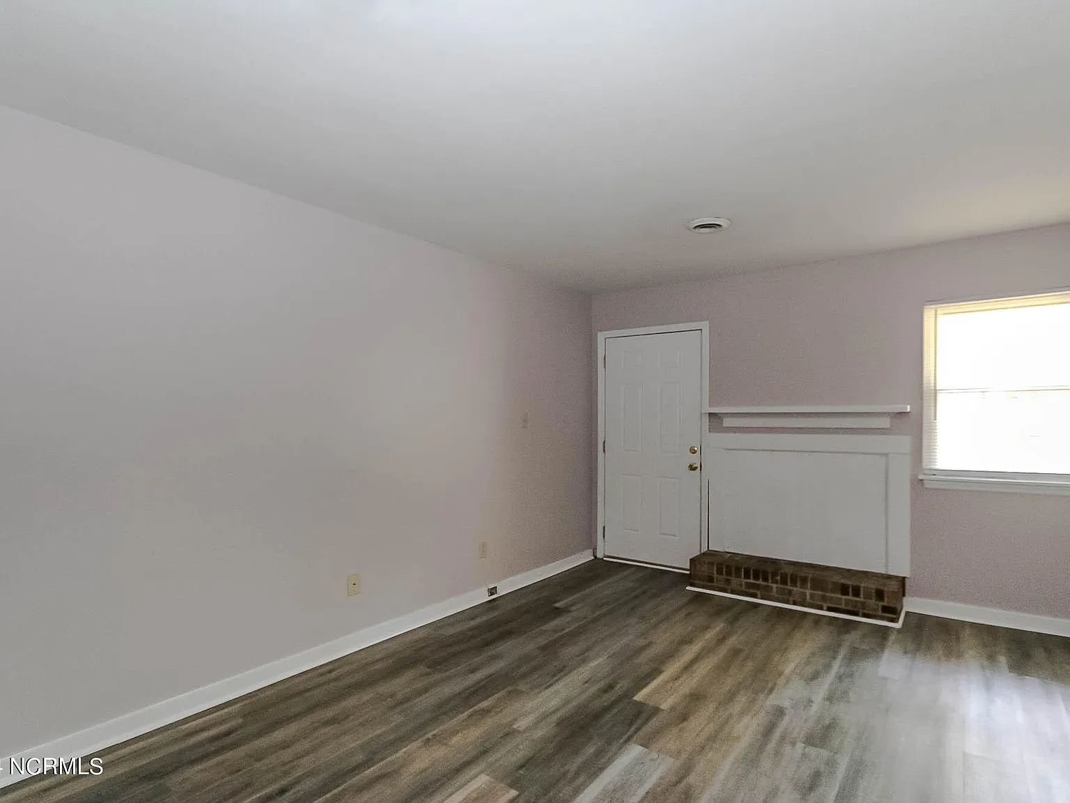 2 bed, 1.0 bath, 831 sqft, $1,000 — Photo 2