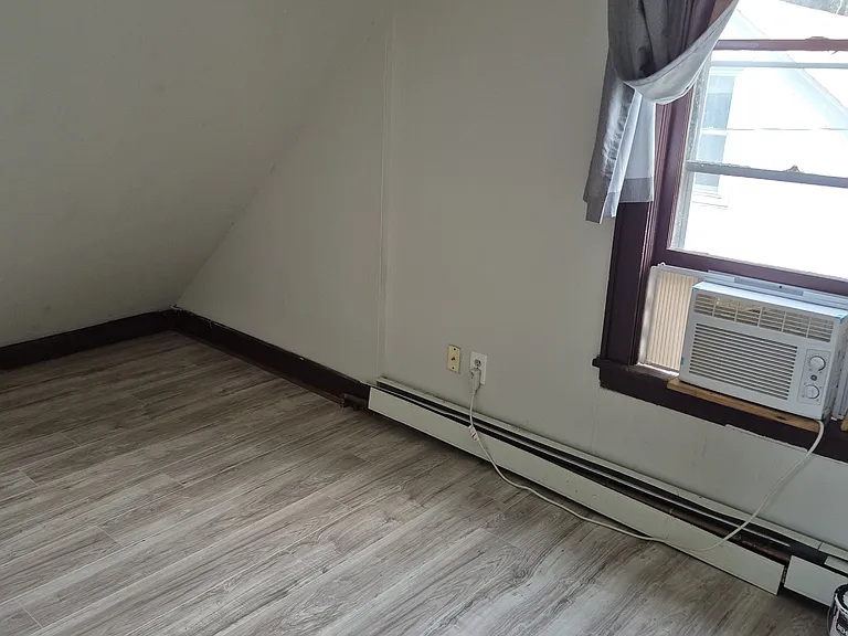 2622 Upton Ave N — Photo 13