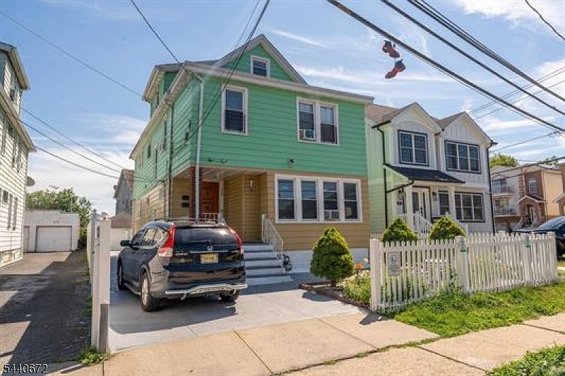 1st image of 860-862 Garden St