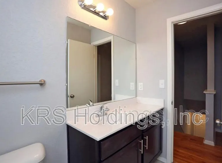 4247 Orcutt Ave — Photo 4