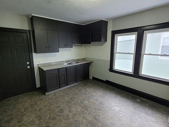 4th image of 2179 W 106th St