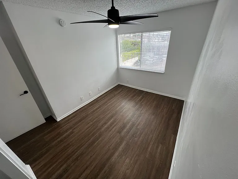 VRA27 LLC- "Villa Regency Apartments" — Photo 29