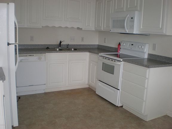 4th image of 602 Courtyard East E