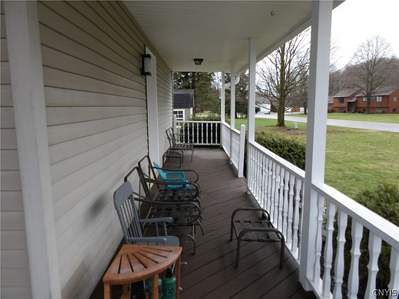5th image of 727 Bowling Green Rd