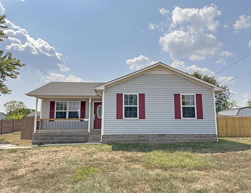 3 bed, 2.0 bath, 1100 sqft, $1,395 — Photo 1