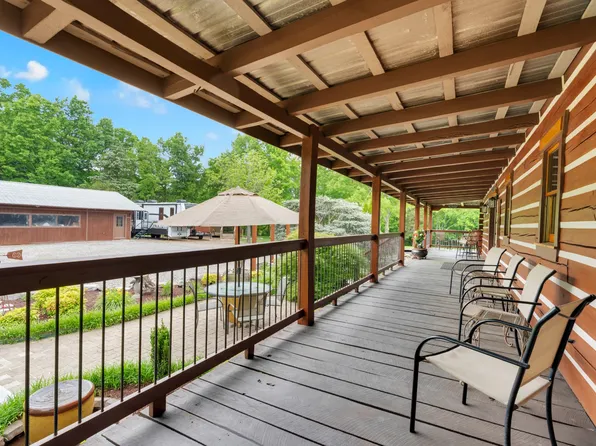 990 Bugscuffle Rd, Wartrace, TN 37183