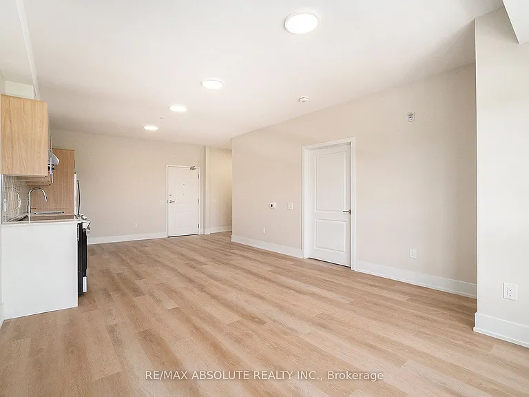 12 Thomas St S #403 — Photo 6