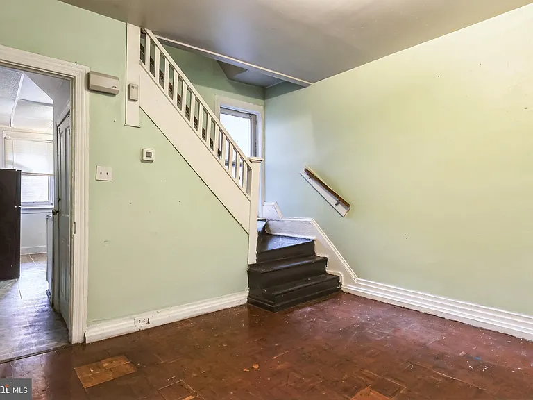 1217 Hunter St — Photo 8