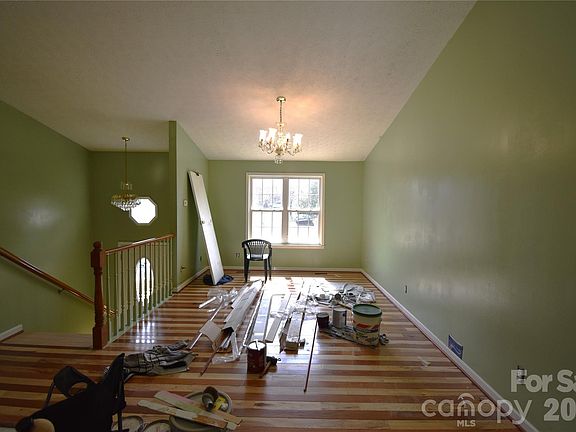 5th image of 151 Cedar Valley Rd