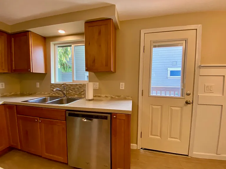 2821 Pacific St — Photo 10