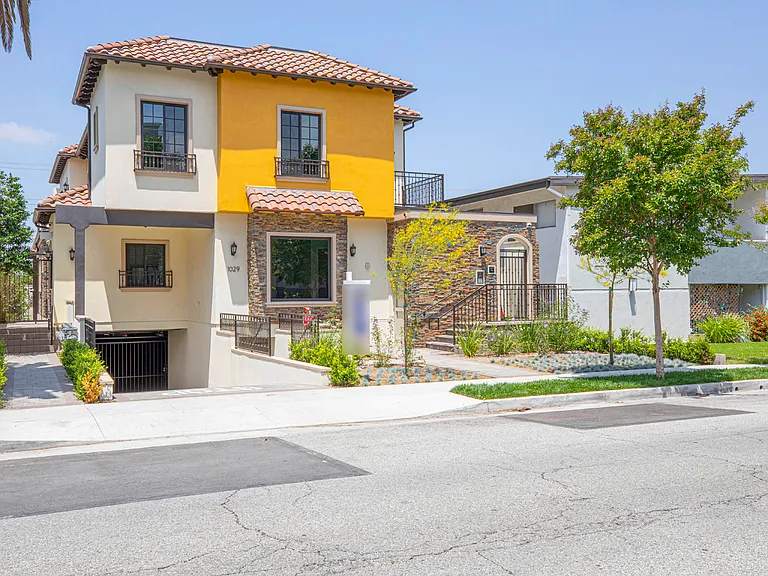 1029 Melrose Ave #104 — Photo 40