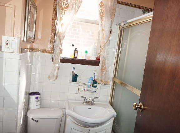4th image of 1051 E 214th St