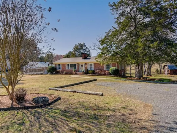 8719 Center Grove Church Rd, Clemmons, NC 27012