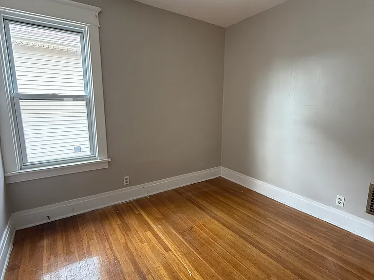 60 Sterling Ave #UPPER — Photo 13