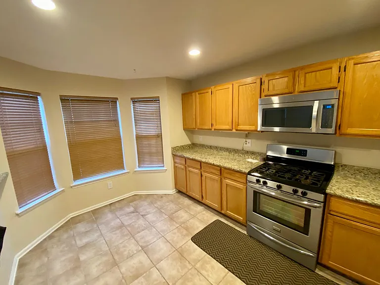 81 Amy Dr — Photo 8