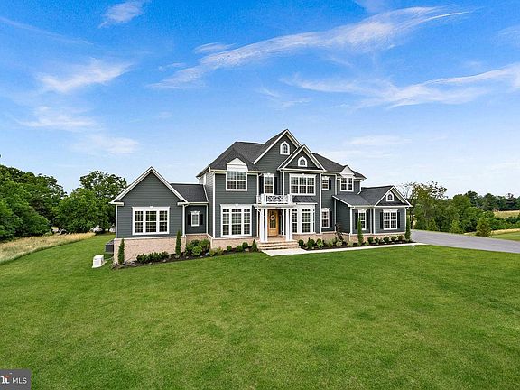 3rd image of 18030 Maintree Farm Ct