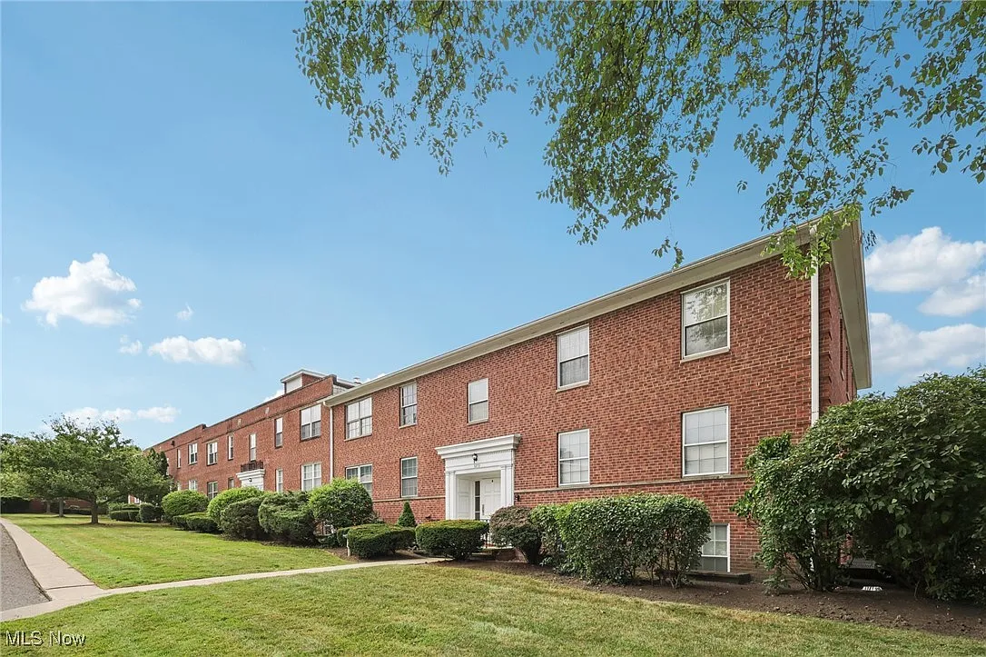 3279 Warrensville Center Rd APT 3A photo 1