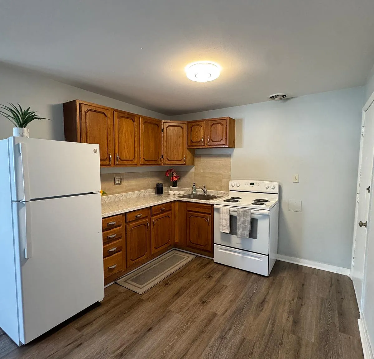 2 bed, $1,275 — Photo 2