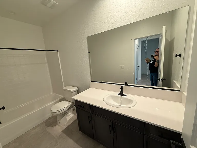 614 Discovery Rd S — Photo 5