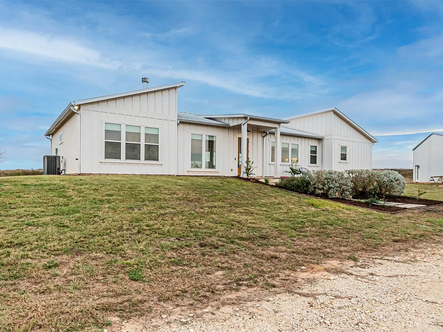 3 bed, 3.5 bath, 2173 sqft, $3,250 — Photo 3