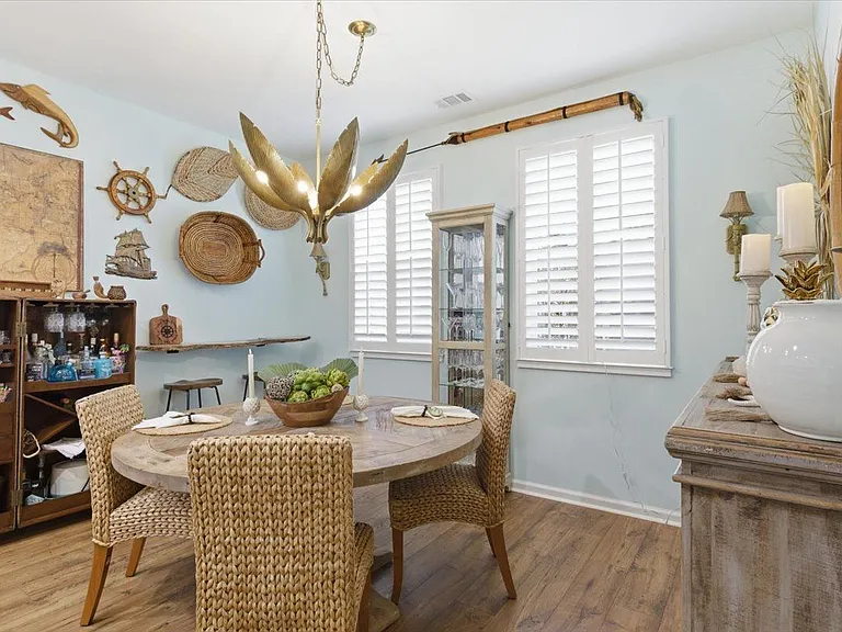 247 Tropics Ave — Photo 2