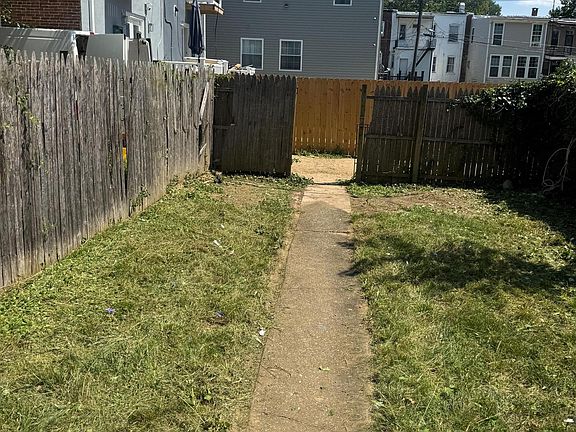 3rd image of 3907 Fairview Ave