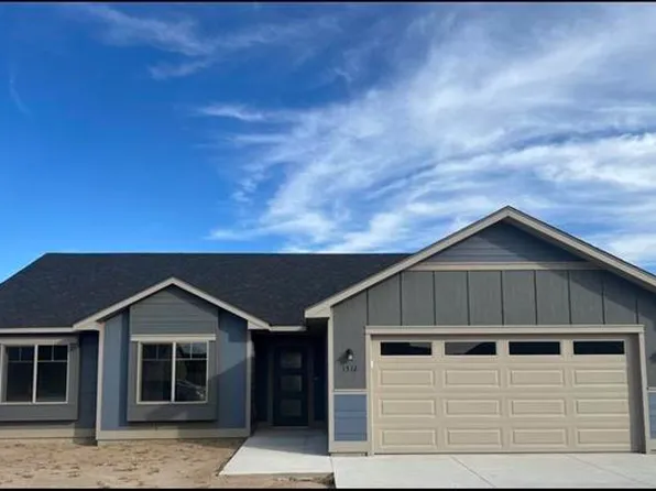 1312 Marboeuf Blvd, Dodge City, KS 67801