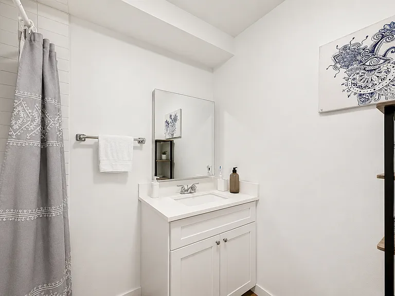 306 E 30th St #102 — Photo 14