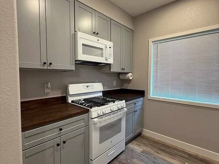 725 S Tehama St #7 — Photo 12