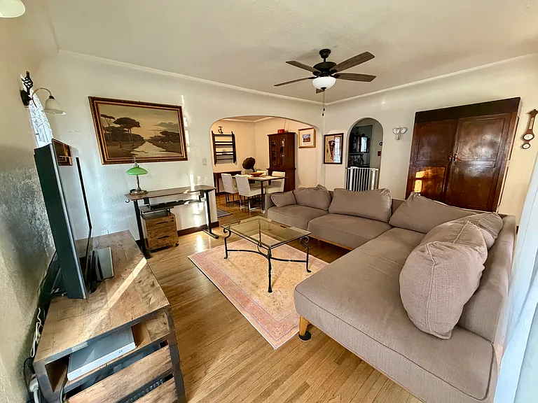 252 S Griffith Park Dr — Photo 15