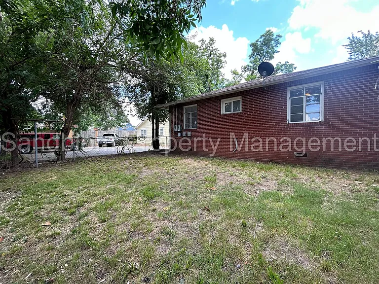 1439 S Louisville Ave — Photo 15