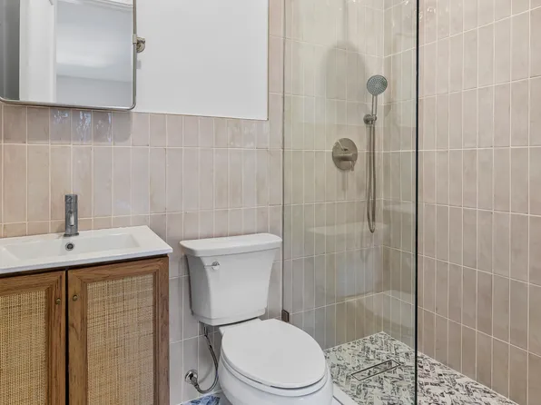 493 Hancock Street image 23 of 25