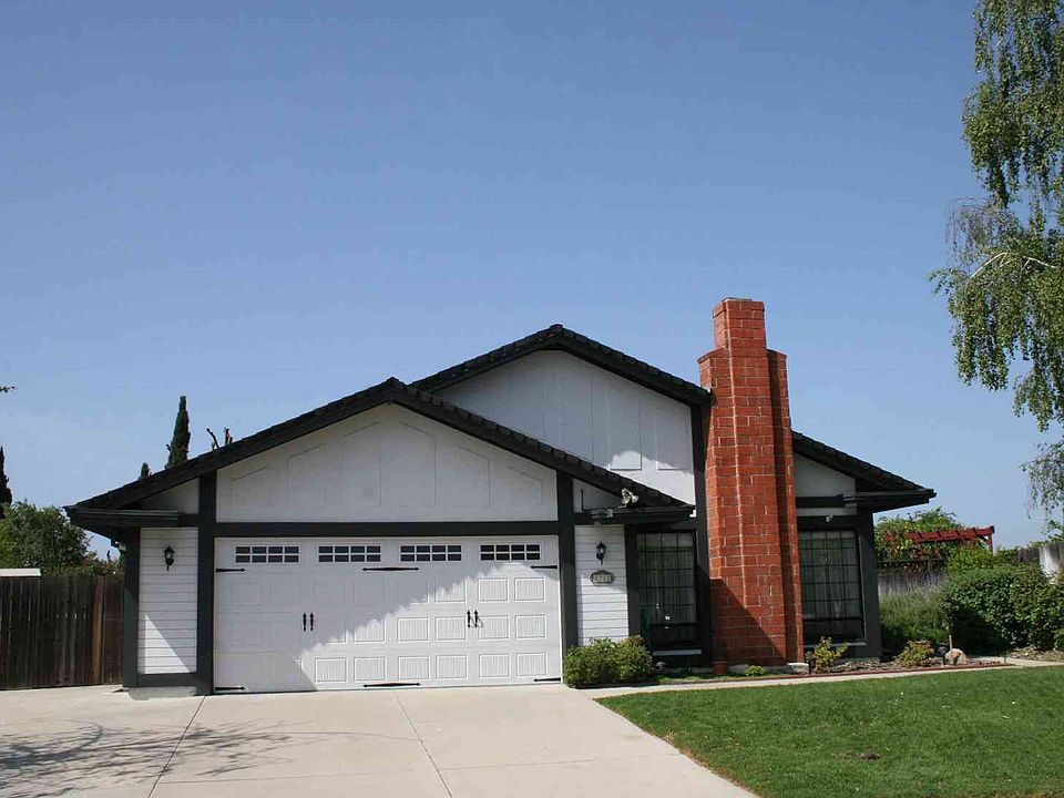 1st image of 2712 Vista Cir