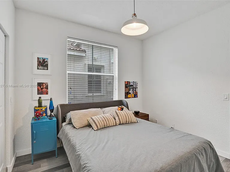 1725 Winterberry Ln — Photo 35