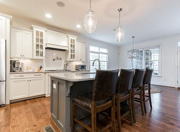 3rd image of 1028 Wessington Manor Ln