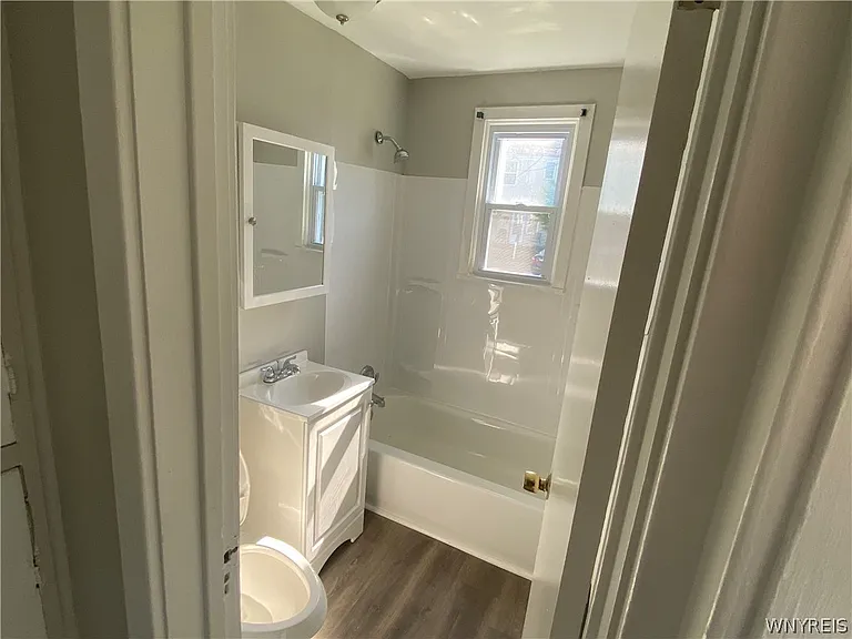 21 Chapman Pl — Photo 2