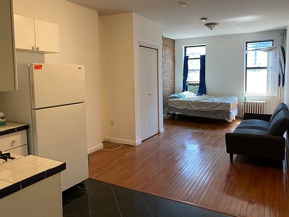 3rd image of 416 W 47th St #3DR