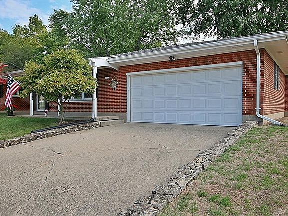 3rd image of 617 Dorset Dr