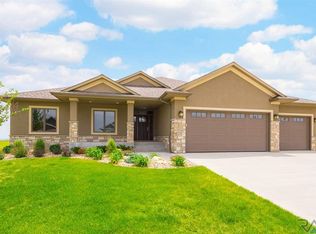 2730 S Burns Knoll Cir, Sioux Falls, SD 57110