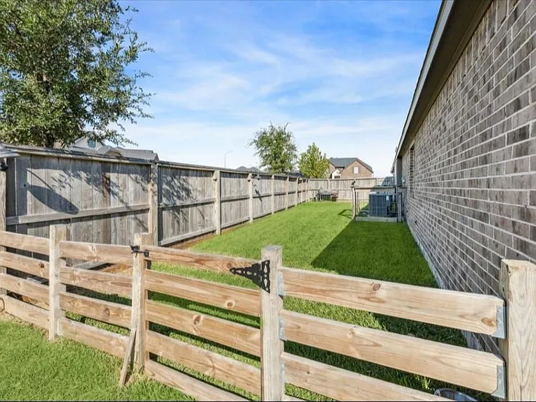 1902 Village Orchard Ln — Photo 26