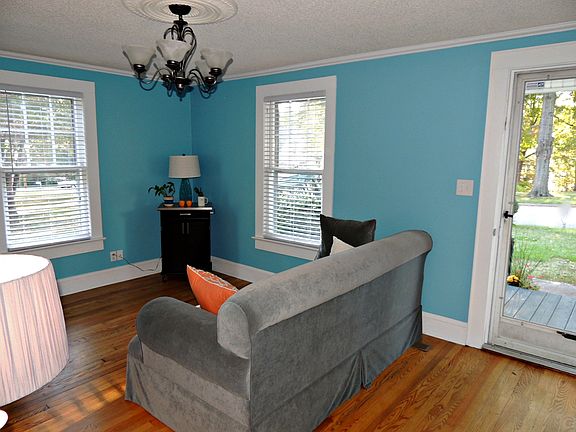 4th image of 1606 E Ave SE