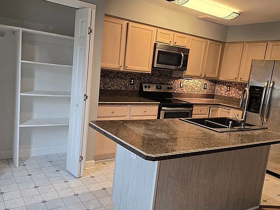 4th image of 239 Morningside Dr