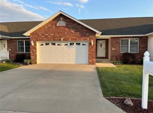 202 Elizabeth Dr, Litchfield, IL 62056