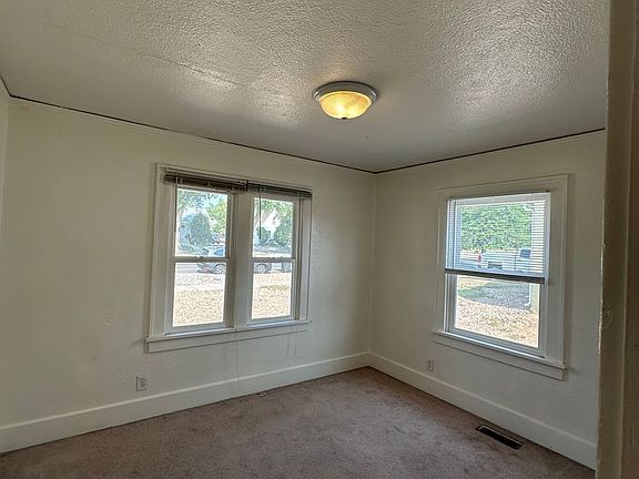 4th image of 2238 9th Ave