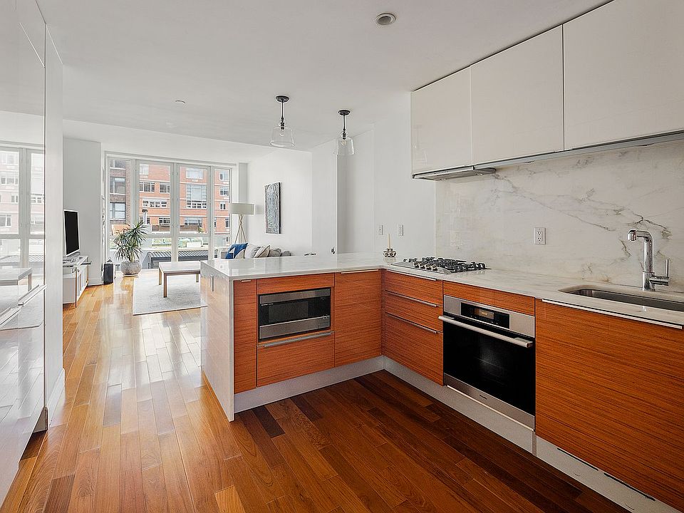 1st image of 130 W 20th St Penthouse 10B