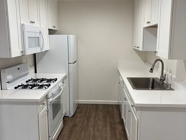 4840 Santa Monica Ave — Photo 2