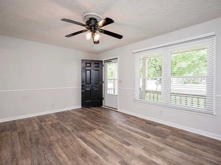 2594 Exeter Dr — Photo 6