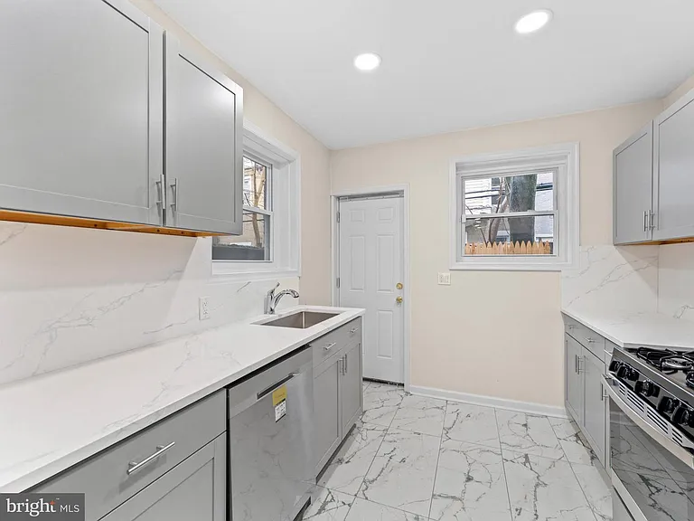 2211 Pierce St — Photo 7