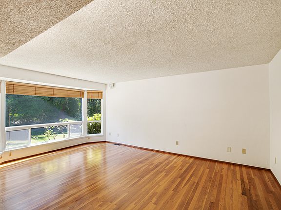 Recently restored HW floors