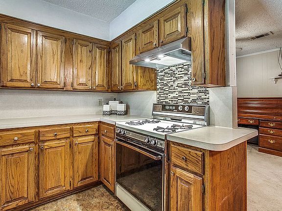 1606 McDonald Dr, 75041